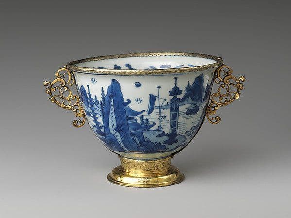How to Photograph a Porcelain Mark for Authentication — Curator's Pick article from Kiln & Ink Journal